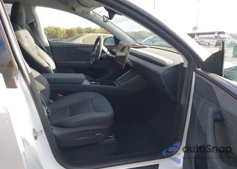 2026 Tesla Model Y Long Range Dual Motor All-Wheel Drive/Long Range Launch Series z USA, uszkodzony, nr VIN 7SAYGDEE9TF386369